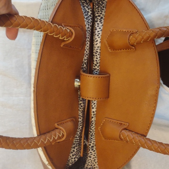 Sole Society Nikole Handbag in an Ivory Color With Camel Trim. NWT Very Cute! - Picture 8 of 12